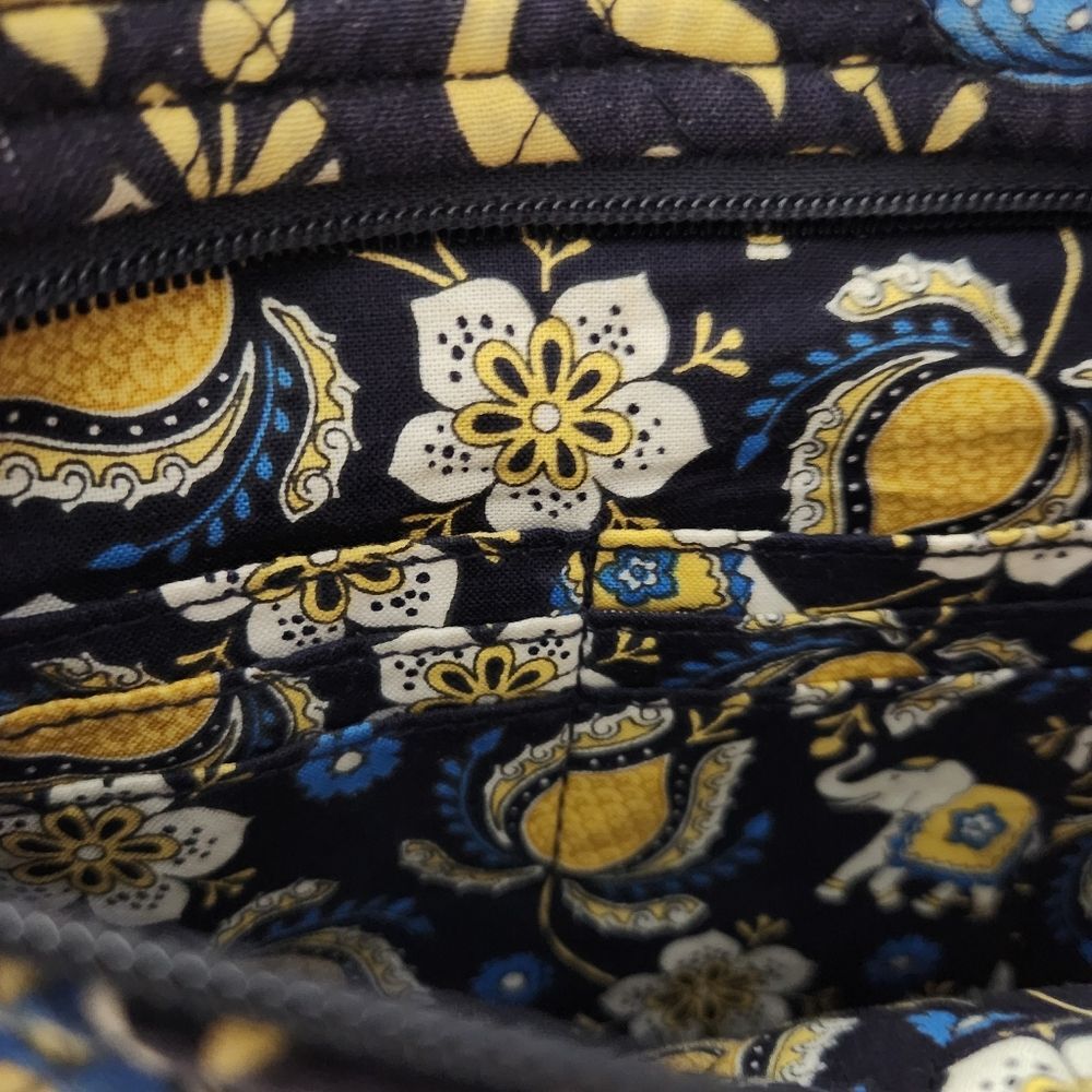 Retired 2012 Vera Bradley, Ellie Blue, Crossbody Hipster Bag. Zippers/Pockets. - Picture 8 of 8